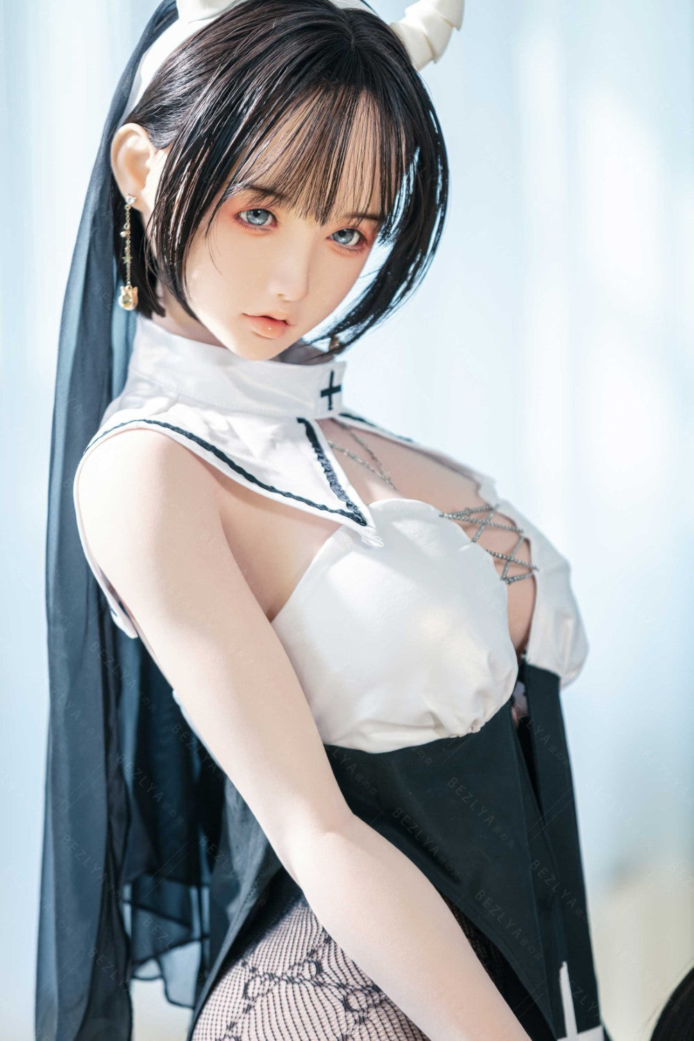 Vanilinė sekso lėlė (Bezlya Doll 155 cm E-puodelis 2,2CF silikonas)