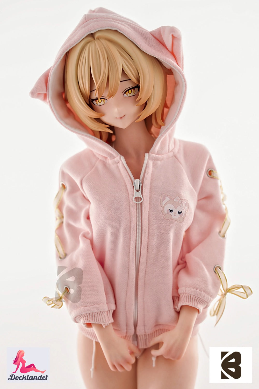 Suzuki Momomame yra išskirtinė šio prekės ženklo mini lėlė BC-Doll. Itin tikroviška ir detali 61 cm ilgio moters miniatiūra. Momomame puikiai tiks kaip namų puošmena toms iš jūsų, kurios dievinate moterišką išvaizdą, bet neturite vietos ar pinigų pilno dydžio lėlei. Realistiška miniatiūra taip pat puikiai tinka fotografijai ir, žinoma, įvairiems egzotiškesniems asmeniniams nuotykiams ir fantazijoms.