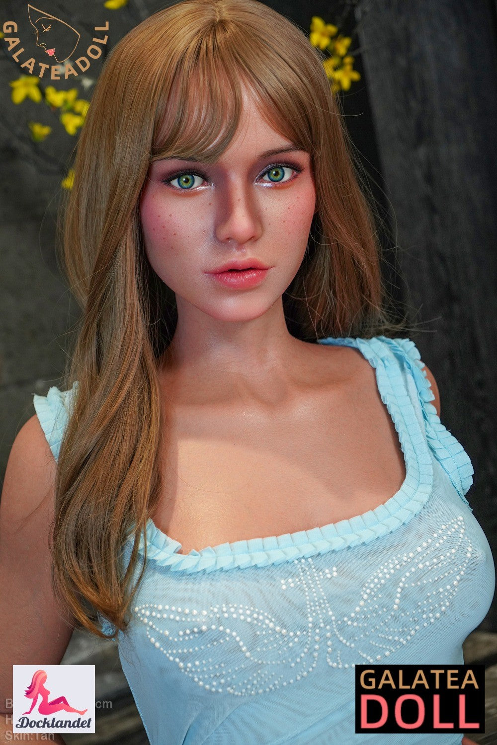 Fiona yra išskirtinė šio prekės ženklo natūralaus dydžio lėlė Galatea Doll. 163 cm ūgio silikoninė lėlė lieknomis formomis ir krūtimis su D dydžio puodeliu. Galatea Doll yra patyręs tikroviškų sekso lėlių gamintojas. Visi Galatea- lėlės turi judantį žandikaulį ir tikrovišką burną (ROS, tikroji žodinė struktūra).