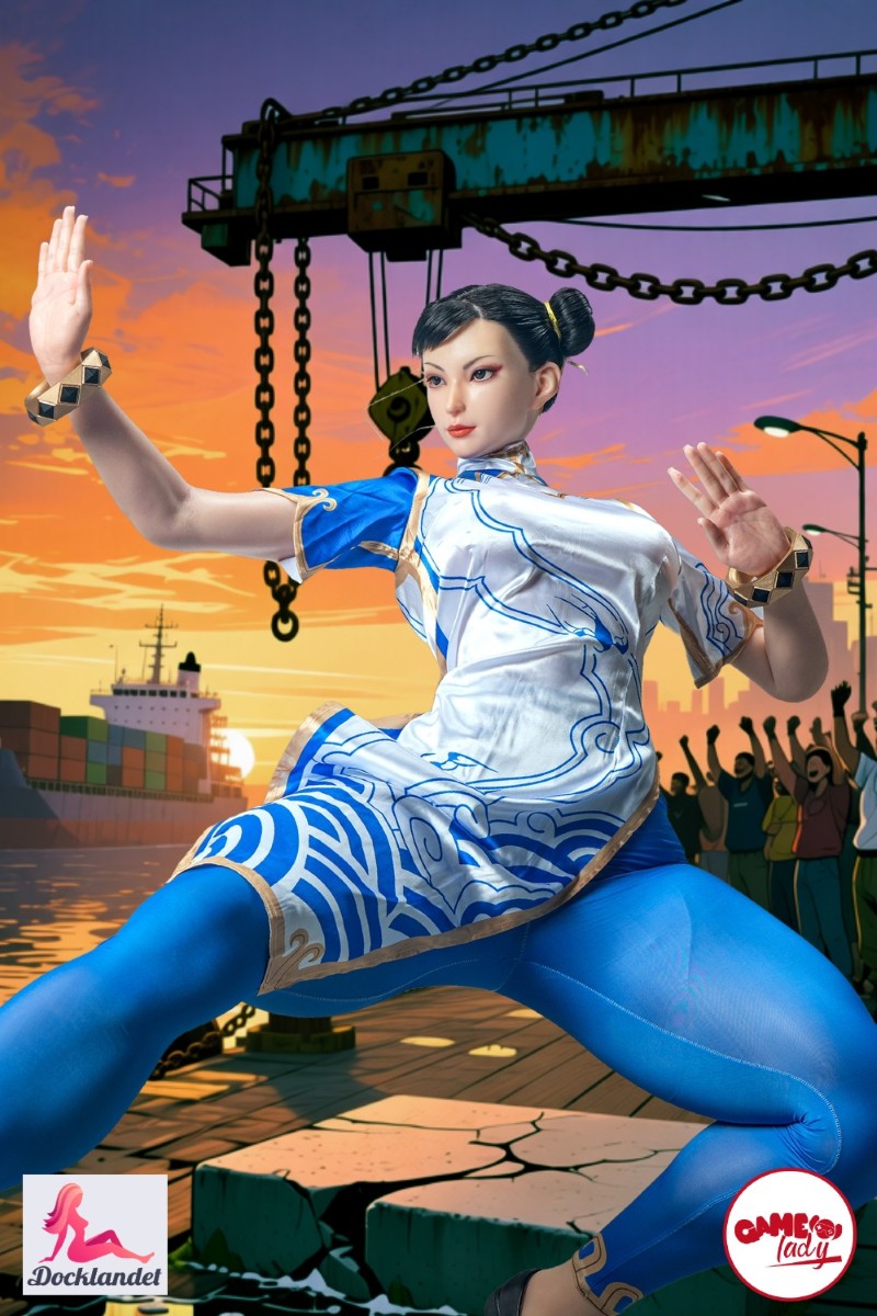 Gatvės kovotojas sex doll „Chun Li“ iš Game Lady yra išskirtinė „cosplay“ lėlė, įkvėpta legendinės kovinio žaidimo herojės. Autentiški veido bruožai, atletiškas į šlaunis orientuotas kūnas ir kruopščiai suprojektuotos detalės pagauna ikonišką personažo išvaizdą, o lankstus skeletas ir tikroviška silikoninė medžiaga suteikia natūralias pozas ir labai tikrovišką pojūtį.

Chun Li sex doll yra 169 cm ūgio, raumeningo kūno su didelėmis šlaunimis ir F formos krūtine. 
