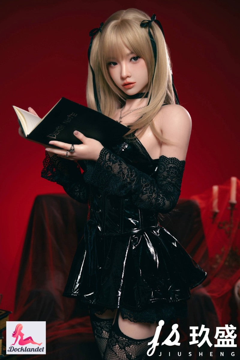 Misa Amane yra išskirtinė lėlė, įkvėpta populiaraus personažo Misa Amane iš serijos „Death Note“. „Misa Amane“ yra pagamintas tik iš silikono, kurį sukūrė patyręs prekės ženklas „Jiusheng“. 149 cm ilgio sex doll su natūralios formos kūnu ir krūtine size B puodelis. Misa Amane iš Jiusheng sukurta siekiant kuo tikroviškesnės patirties ir puikiai tinka tiek kolekcionieriams, tiek kaip partneriui. Tiems iš jūsų, kurie mėgsta Missa Amane iš Death Note ir ieškote Death Note sex doll arba 