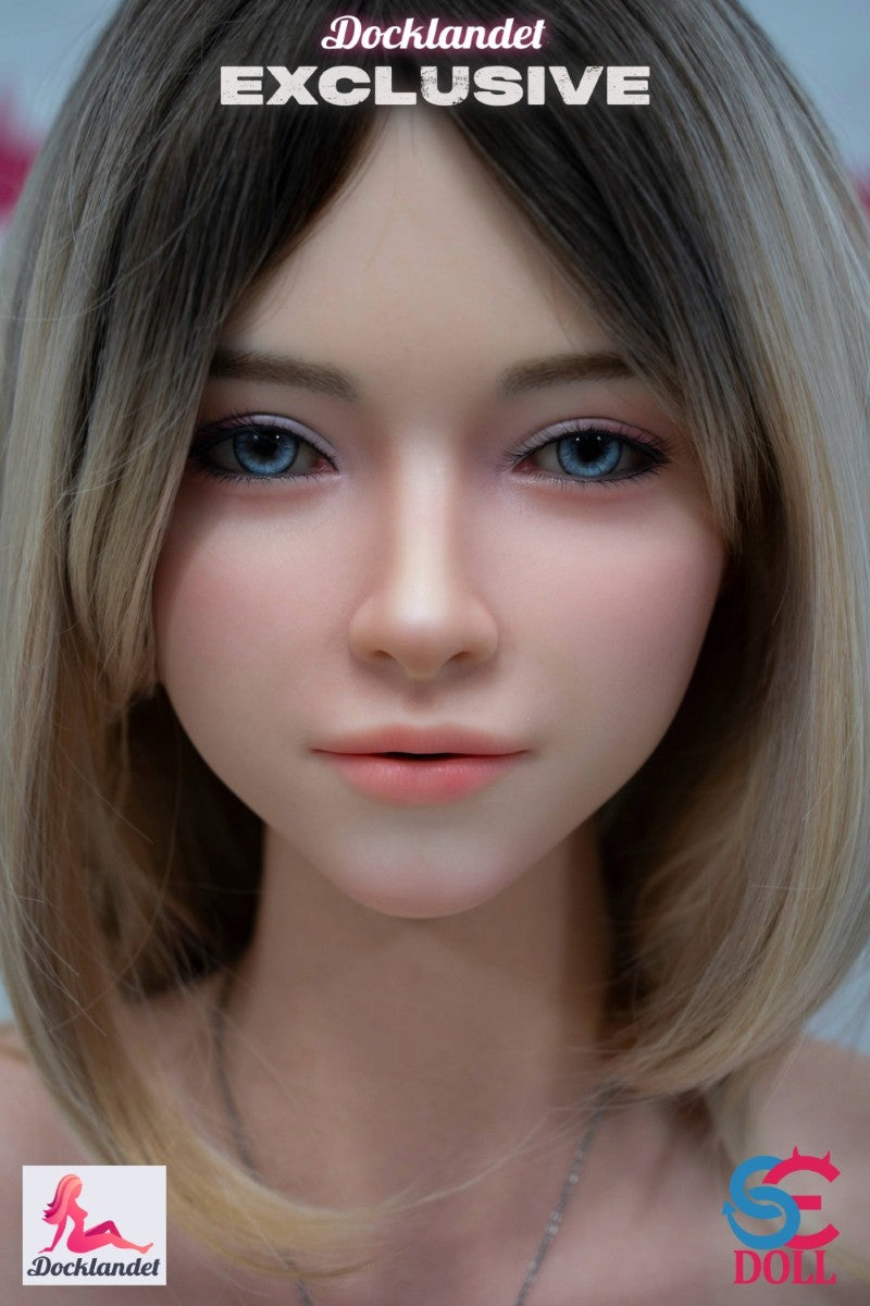 Annika.G yra išskirtinis liemuo sex doll aprūpinta tikros odos tekstūra (RST), svorio mažinimas ir galva su judančiu žandikauliu ir tikra burna (ROS). 114 cm ilgio silikoninė lėlė natūralios formos kūnu ir didelėmis krūtinėmis (size F puodelis).