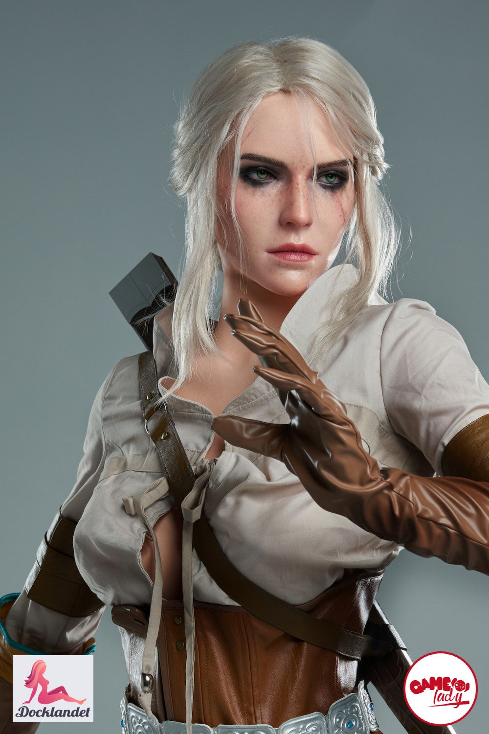 Sekso lėlė Ciri 168 cm E-puodelio silikonas iš prekės ženklo Game Lady. Ciri turi baltus plaukus ir viduramžių stilių. Ciri yra žinomas iš „The Witcher“. Aukščiausios kokybės cosplay sekso lėlė. 